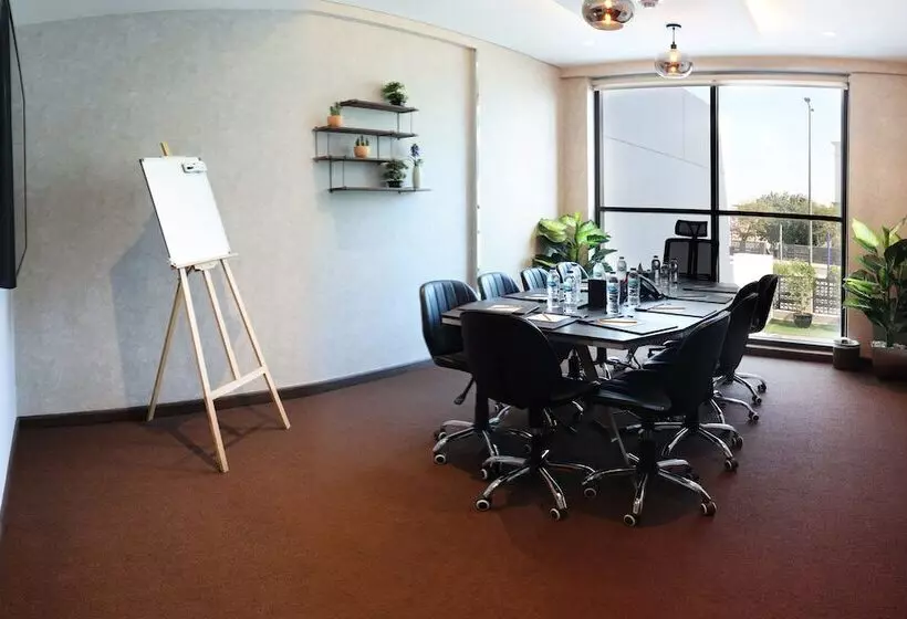 Fotos del hotel Grand Kingsgate Waterfront By Millennium Hotels:  71
