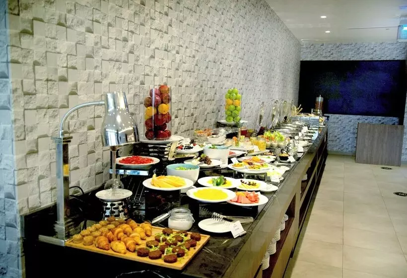Fotos del hotel Grand Kingsgate Waterfront By Millennium Hotels:  74