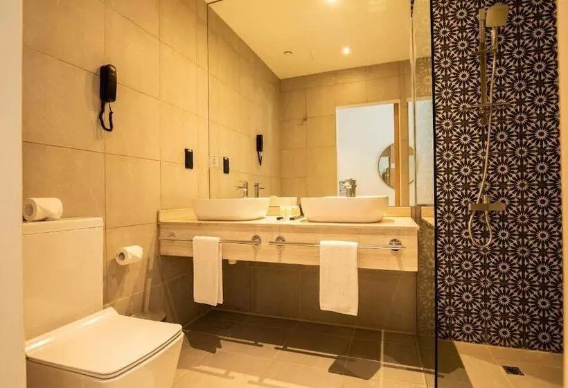 Fotos del hotel Grand Kingsgate Waterfront By Millennium Hotels:  22