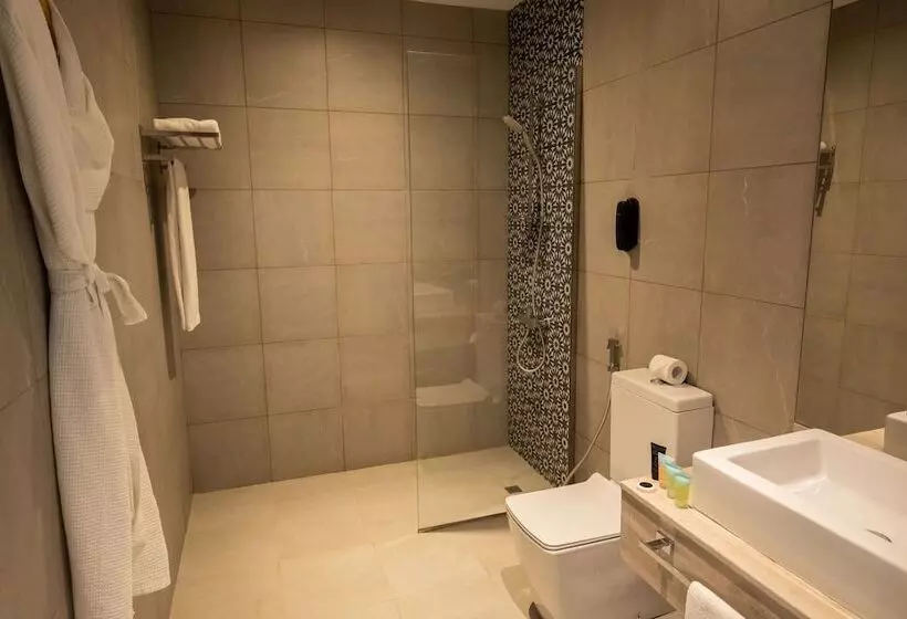 Fotos del hotel Grand Kingsgate Waterfront By Millennium Hotels:  35
