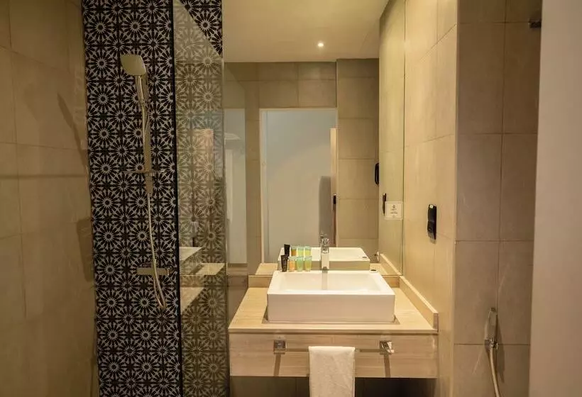 Fotos del hotel Grand Kingsgate Waterfront By Millennium Hotels:  41