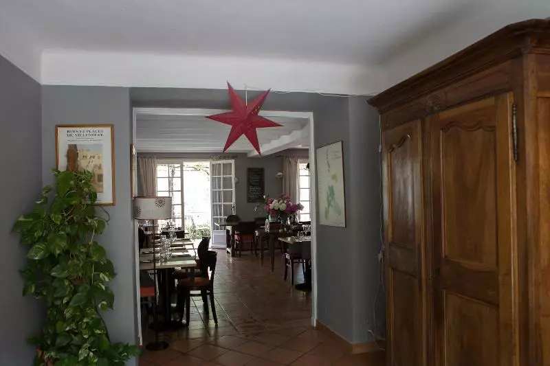 Fotos del hotel Les Jardins De La Livrée:  12