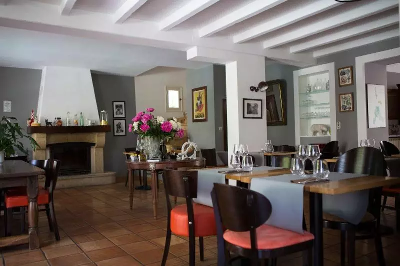 Fotos del hotel Les Jardins De La Livrée:  8