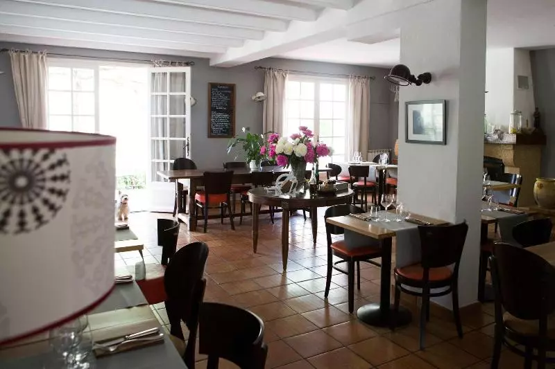 Fotos del hotel Les Jardins De La Livrée:  19