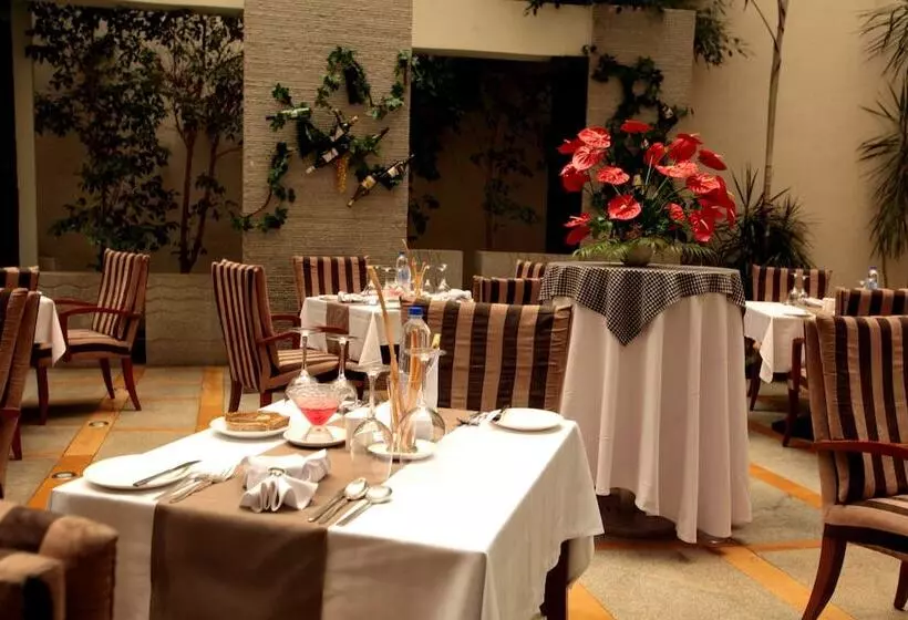 Fotos del hotel Ellaa  Gachibowli:  25