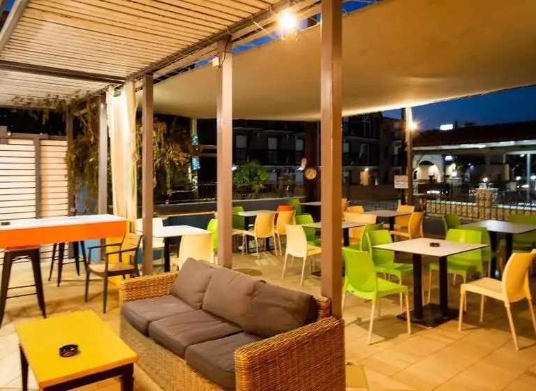 Fotos del hotel Perkes:  15