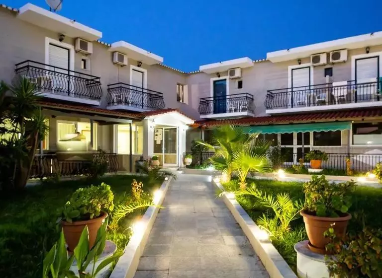 Fotos del hotel Perkes:  16