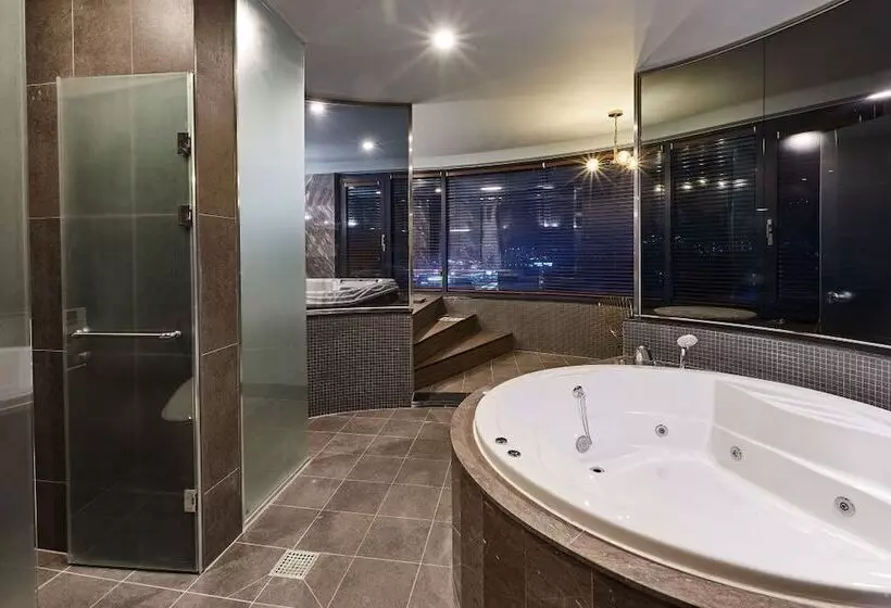 Fotos del hotel Partyz:  11