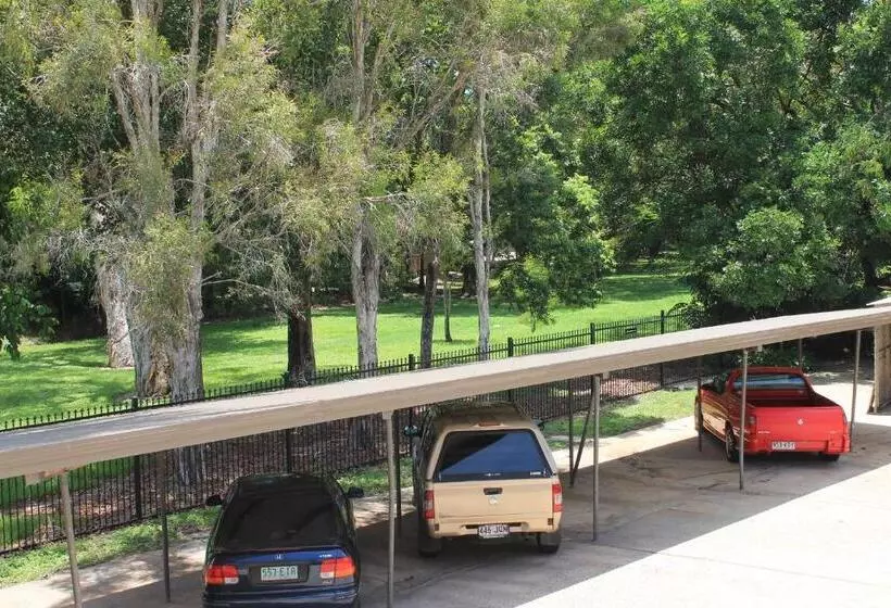 Fotos del hotel Oasis Inn Apartments:  9