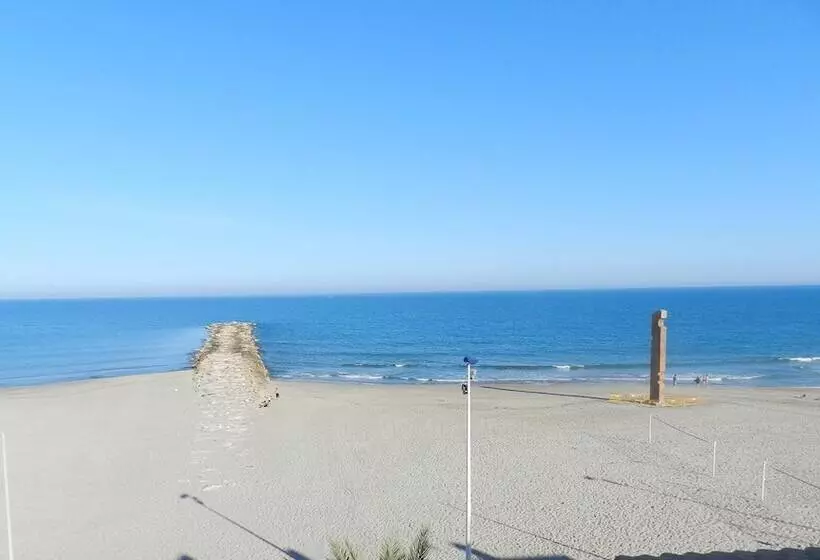 Fotos del hotel La Familia:  12