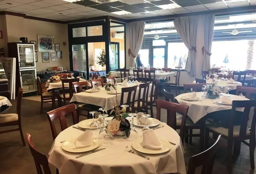 Fotos del hotel La Familia:  3