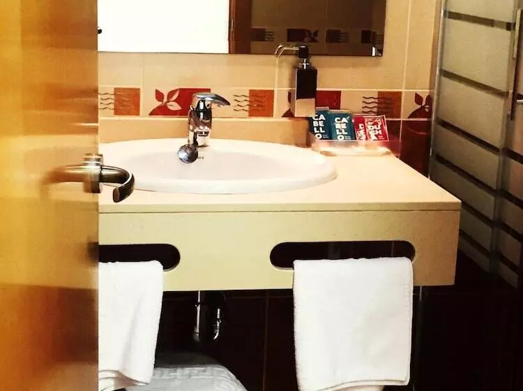 Fotos del hotel La Familia:  5