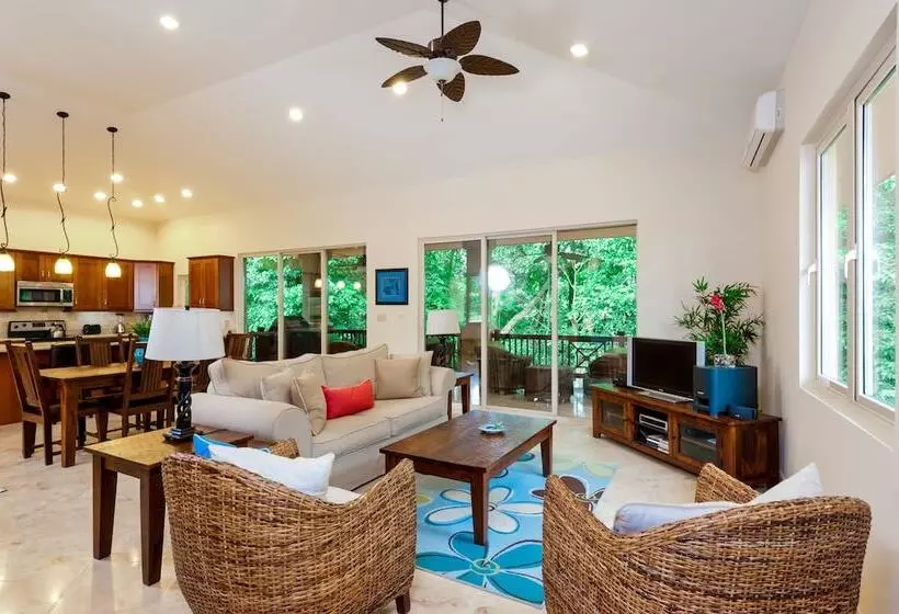 Red Frog Beach Island Resort