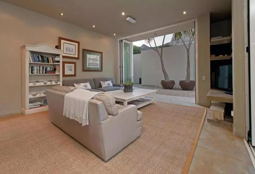 Mosselberg On Grotto Beach