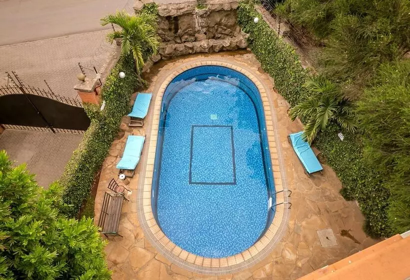 Fotos del hotel Meltonia Luxury Suites:  17