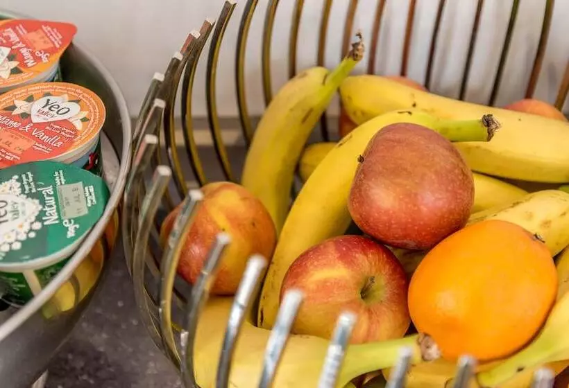 Fotos del hotel Queens Drive Hotel At Finsbury Park:  6