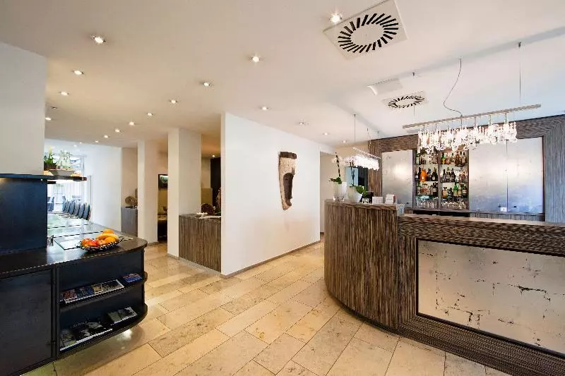 Fotos del hotel Burns Art & Culture Suitehotel:  3