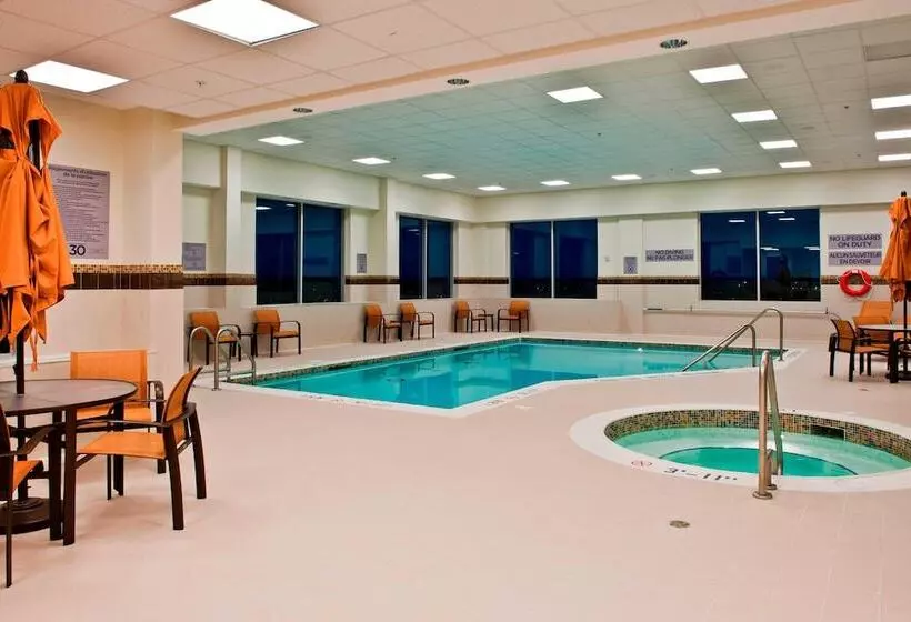 Courtyard By Marriott Ottawa East