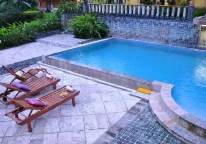 Fotos del hotel Raffles Holiday:  6