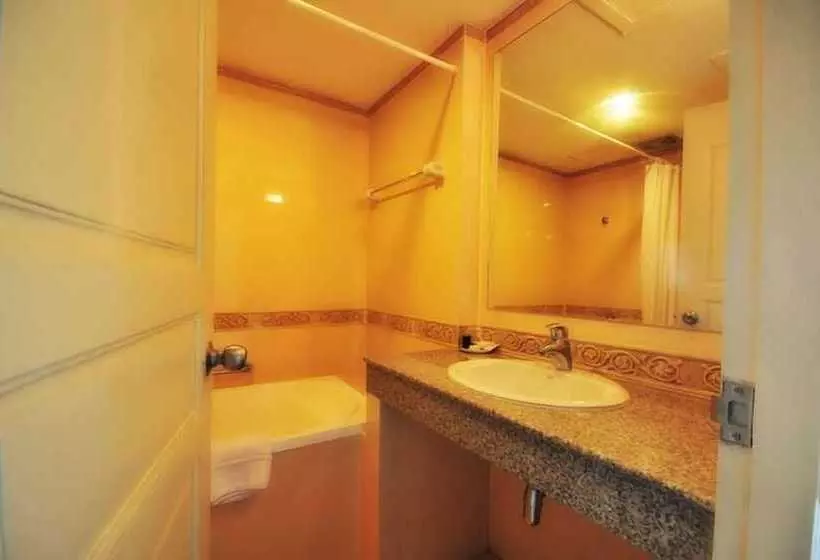 Fotos del hotel The Airport Greenery:  13