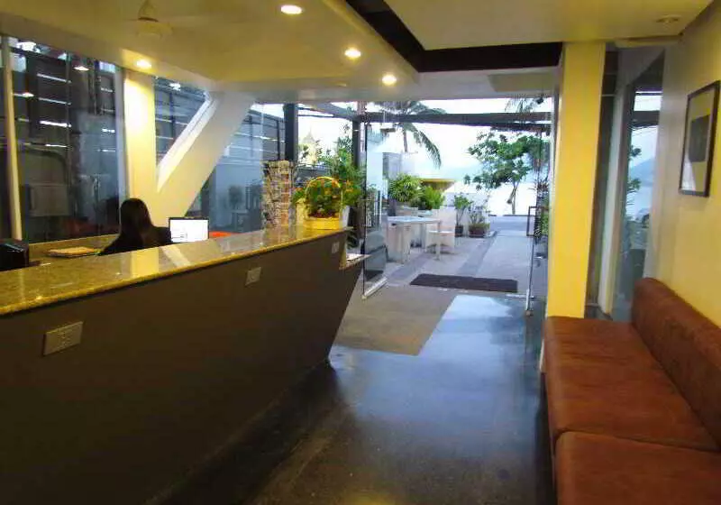 Fotos del hotel The Front  And Apartment:  10