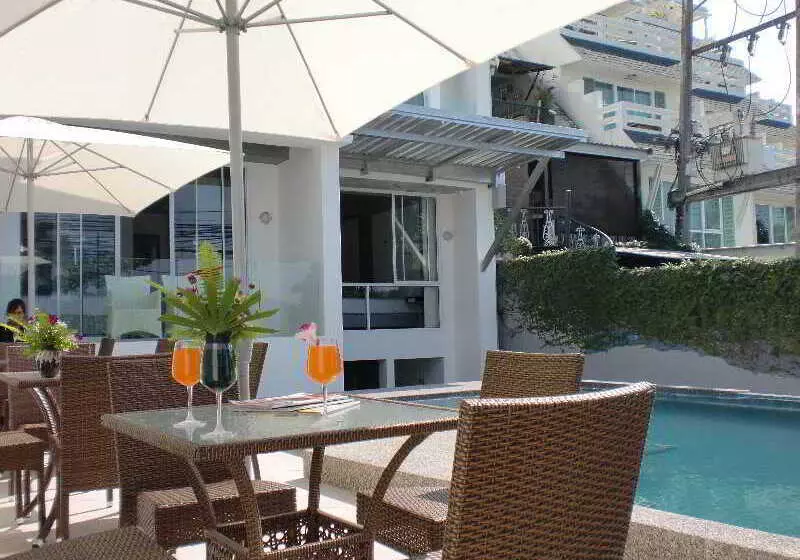 Fotos del hotel The Front  And Apartment:  4