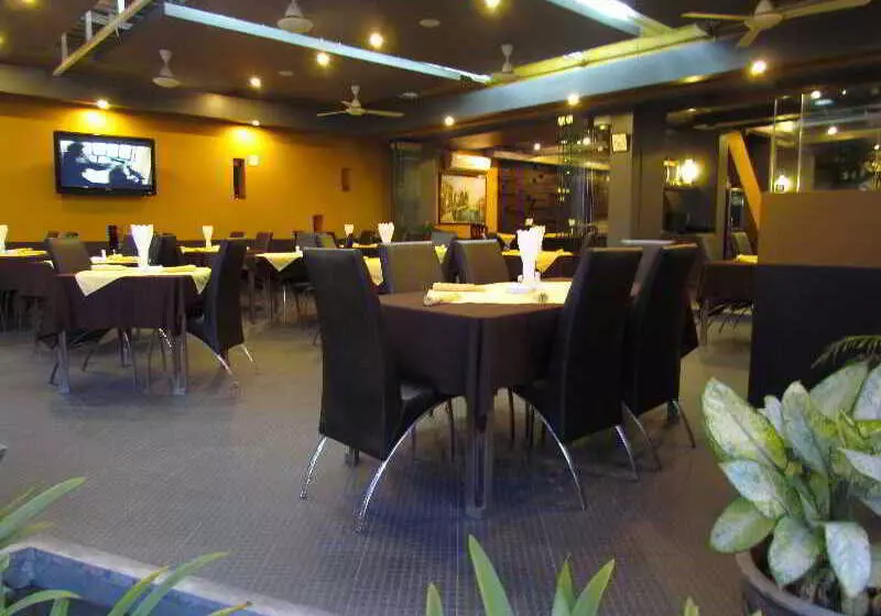 Fotos del hotel The Front  And Apartment:  3