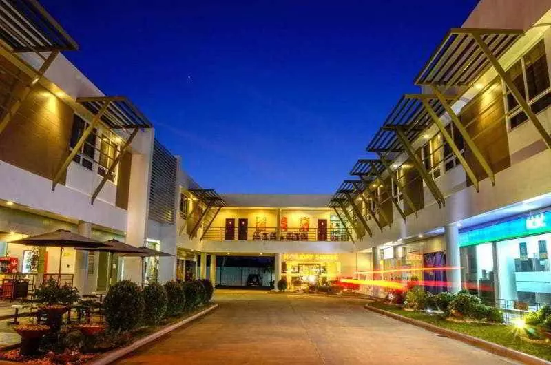 Holiday Suites  & Resort