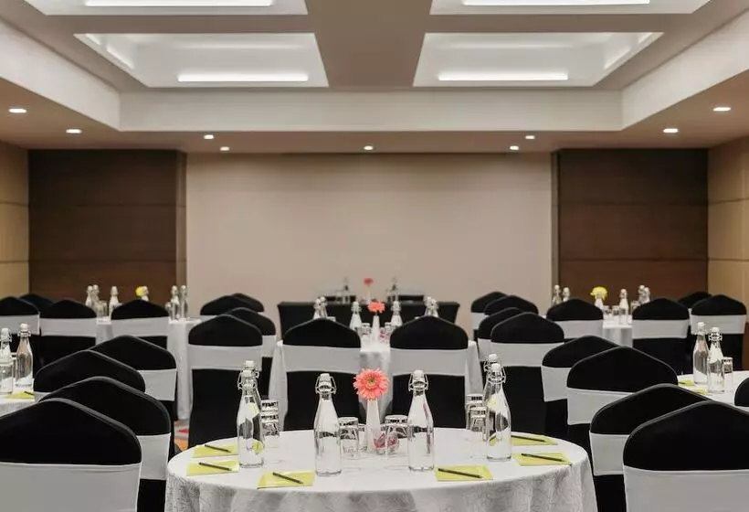 Fotos del hotel Golden Tulip Gurgaon Sector 29:  9