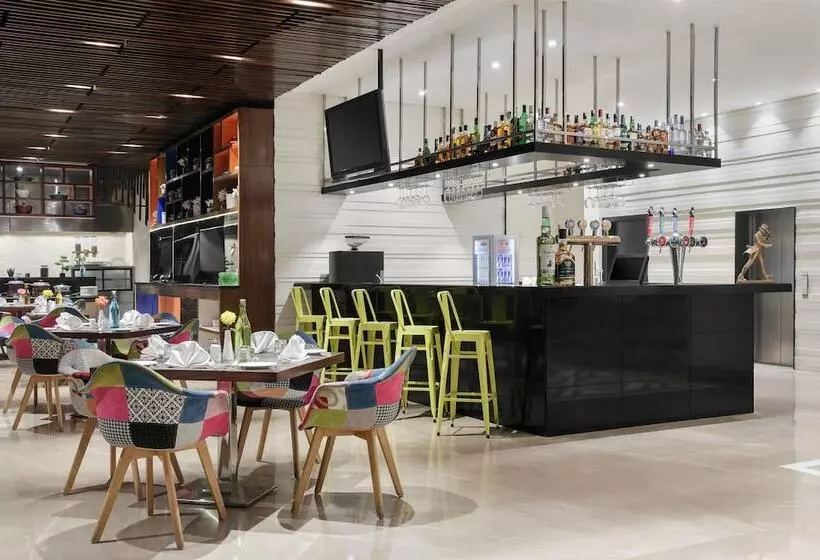 Fotos del hotel Golden Tulip Gurgaon Sector 29:  16