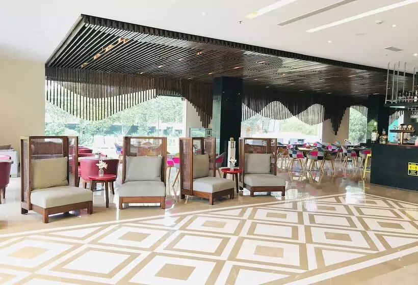 Fotos del hotel Golden Tulip Gurgaon Sector 29:  7