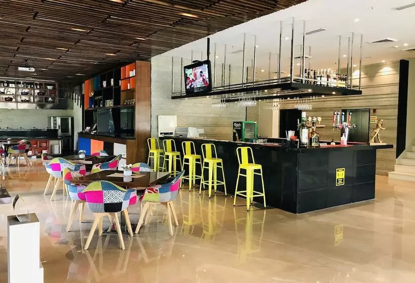 Fotos del hotel Golden Tulip Gurgaon Sector 29:  14