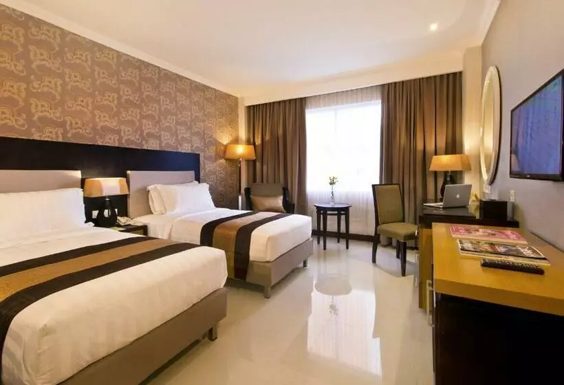 Fotos del hotel The Victoria  Yogyakarta:  1
