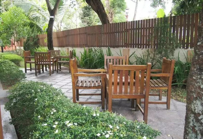 Fotos del hotel The Victoria  Yogyakarta:  21