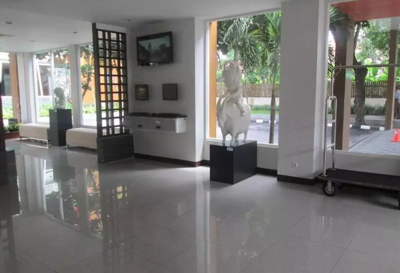 Fotos del hotel The Victoria  Yogyakarta:  3