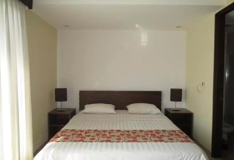 Fotos del hotel Seminyak Townhouse:  8