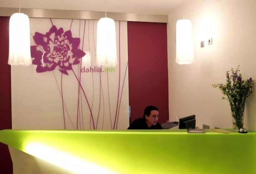 Fotos del hotel Dahlia Inn:  2