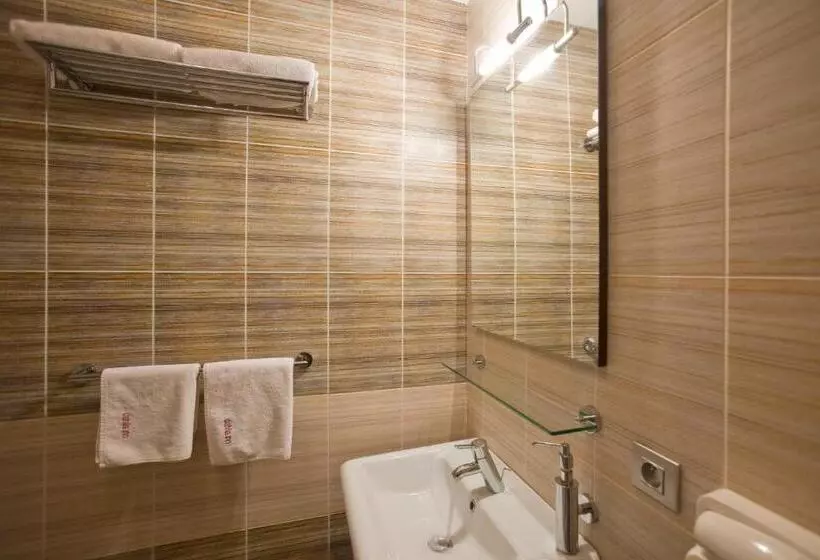 Fotos del hotel Dahlia Inn:  6