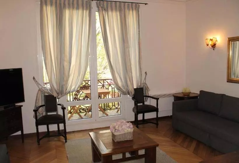 Fotos del hotel Mithouard Apartment:  14