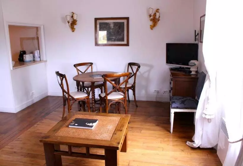 Fotos del hotel Mithouard Apartment:  15