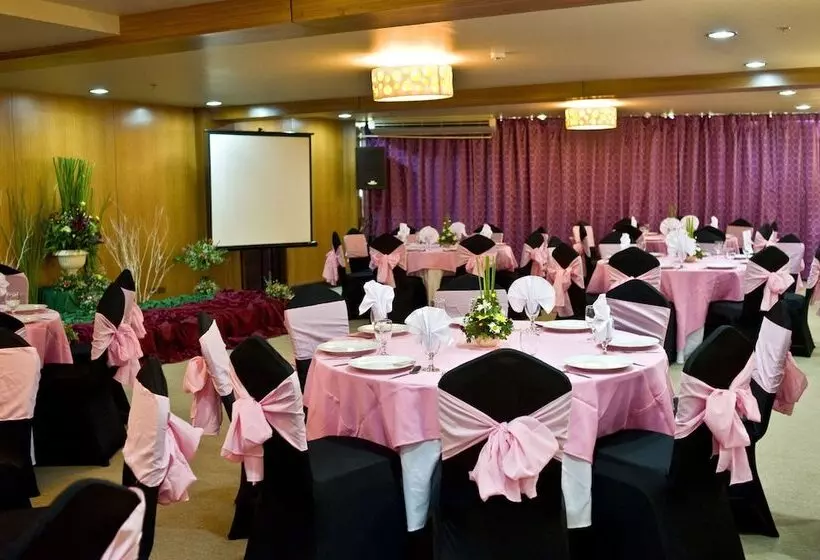 Fotos del hotel Goldberry Suites And:  13