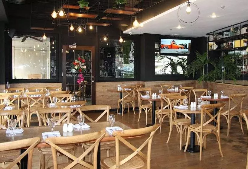 Fotos del hotel Goldberry Suites And:  11