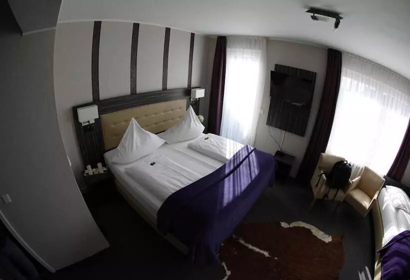 Fotos del hotel Famosa:  5