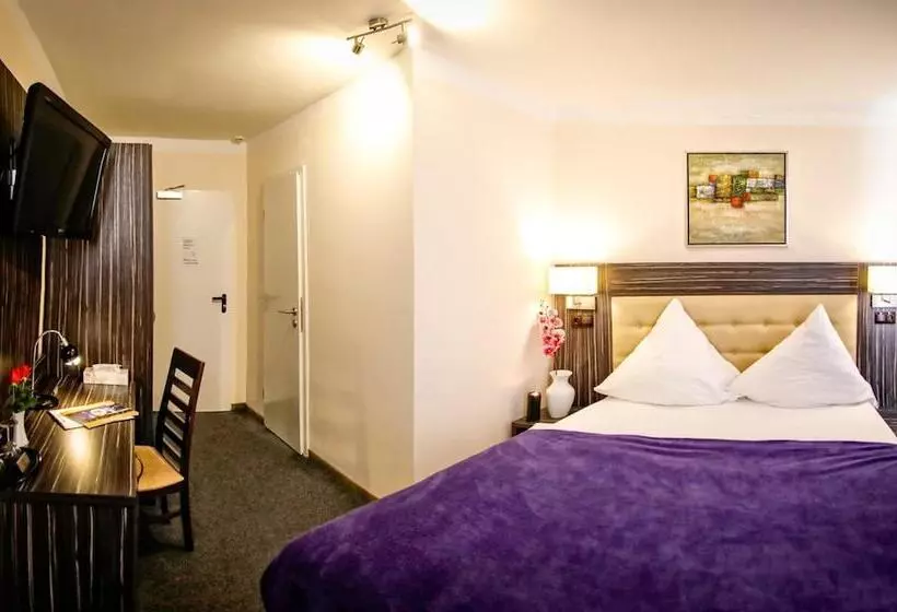 Fotos del hotel Famosa:  7