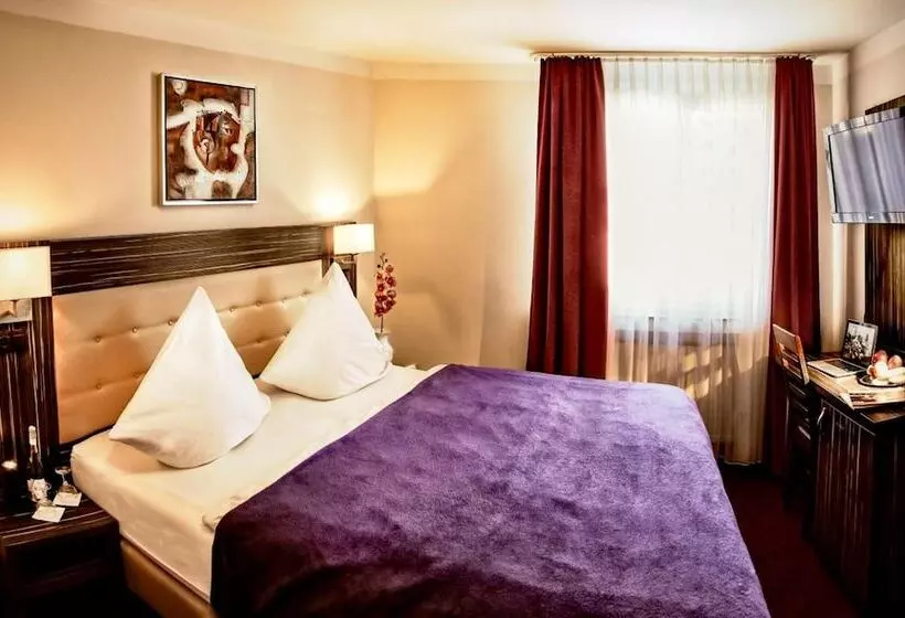 Fotos del hotel Famosa:  13