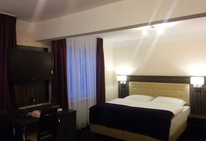 Fotos del hotel Famosa:  23