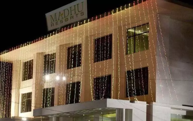Fotos del hotel Madhu Resorts:  8