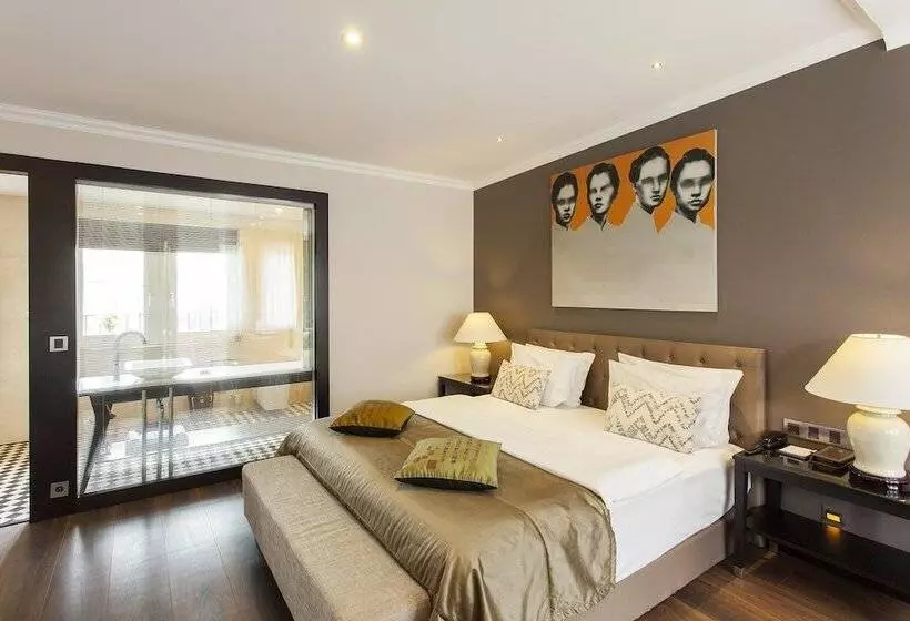 Quentin Boutique Hotel