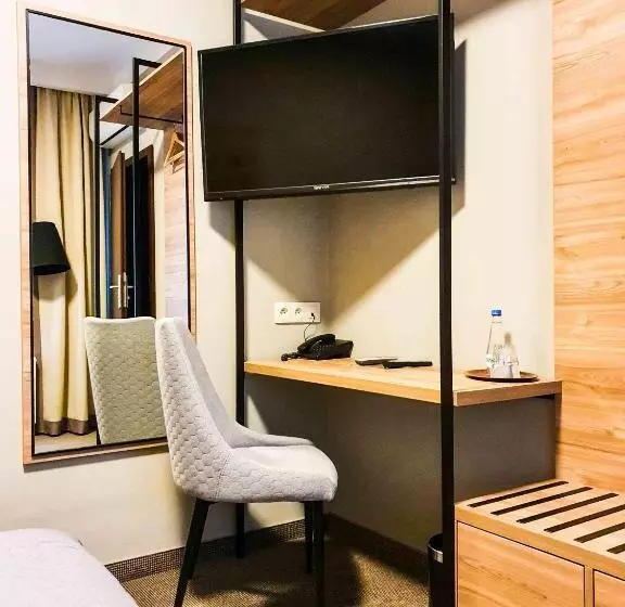 Fotos del hotel Comm  Pozna? Airport:  2