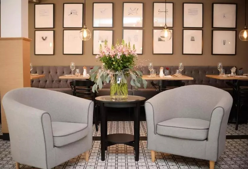 Fotos del hotel Comm  Pozna? Airport:  11